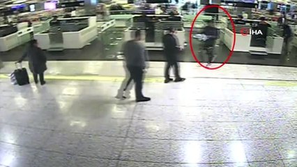 Atatürk Havalimanı'nda Midesinde 1 Kilo Uyuşturucuyla Yakalandı.