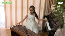 Fusão musical! Menina chinesa toca piano e guzheng ao mesmo tempo!