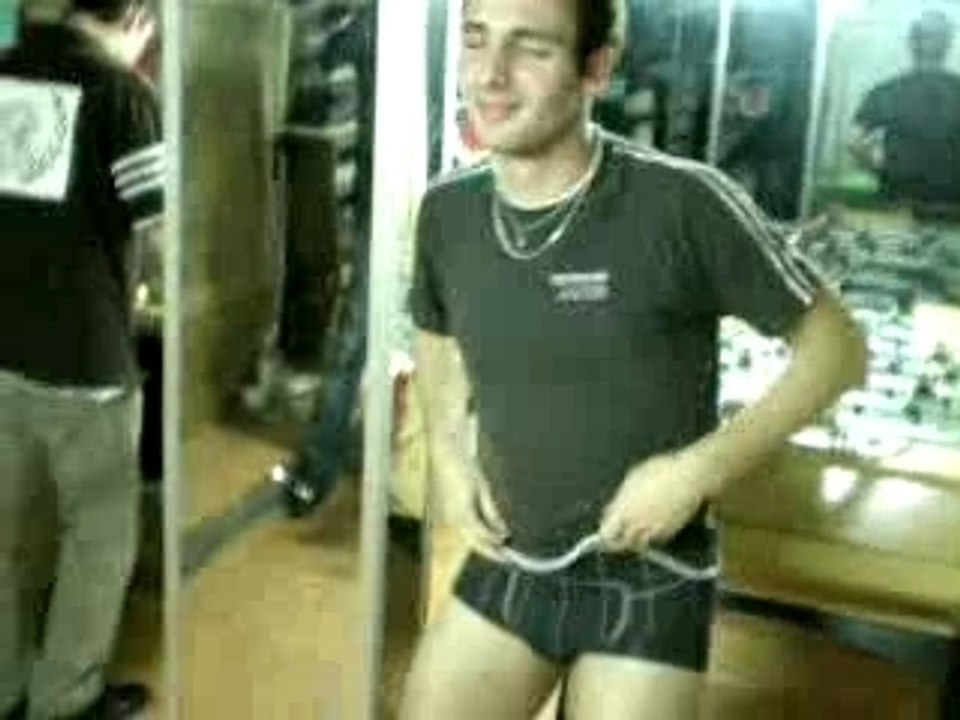 OM strip tease de beau goss