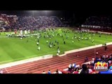 Aficionados de Cruz Azul invadieron la cancha del Andrés Quintana Roo