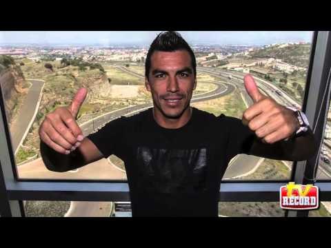 Esteban Paredes buscará el título de goleo con Querétaro