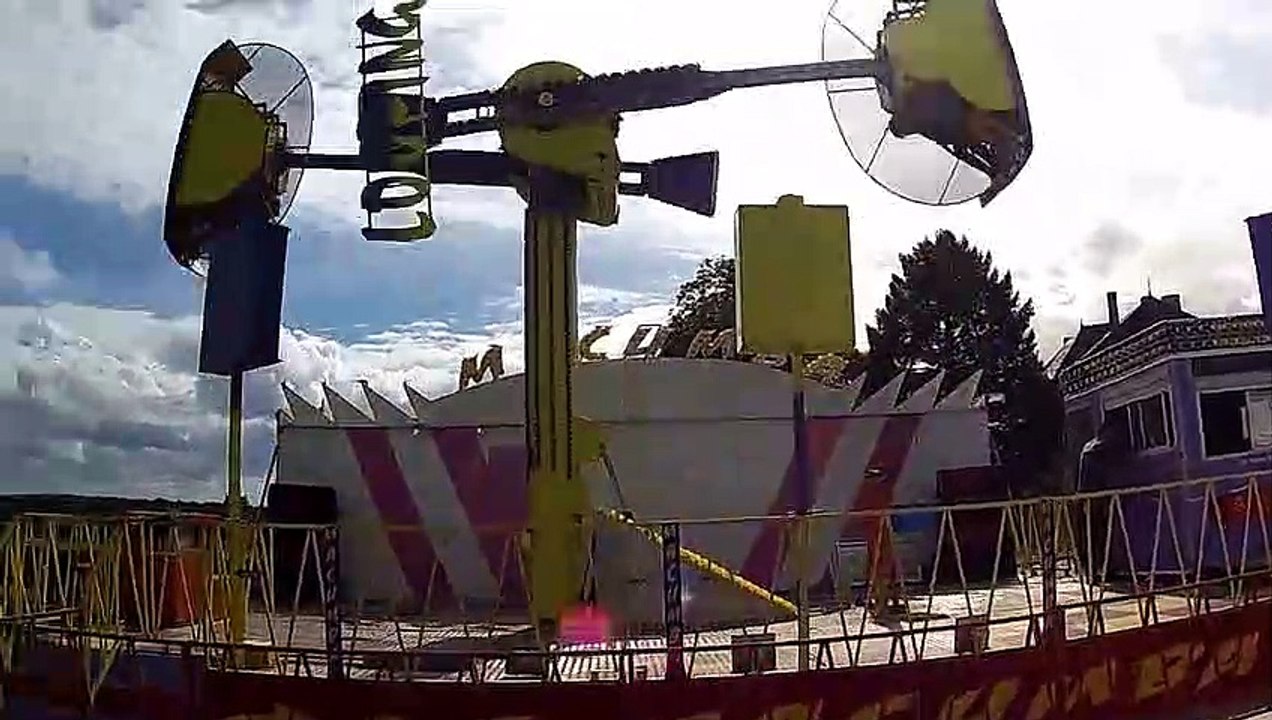 LOOPING Le Macumba (Offride)(1) - Fête Foraine Bellac 2017