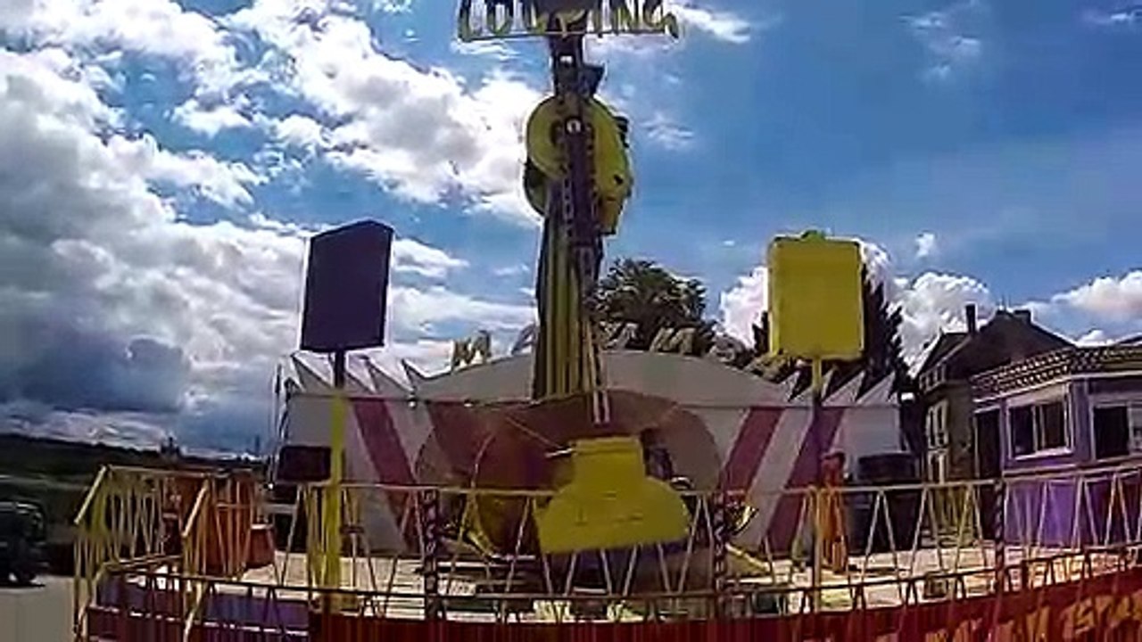 LOOPING Le Macumba (Offride)(2) - Fête Foraine Bellac 2017