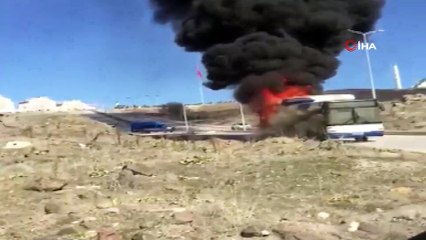 Yolcular son anda kurtuldu... Başkent'te yolcu otobüsü alev alev yandı