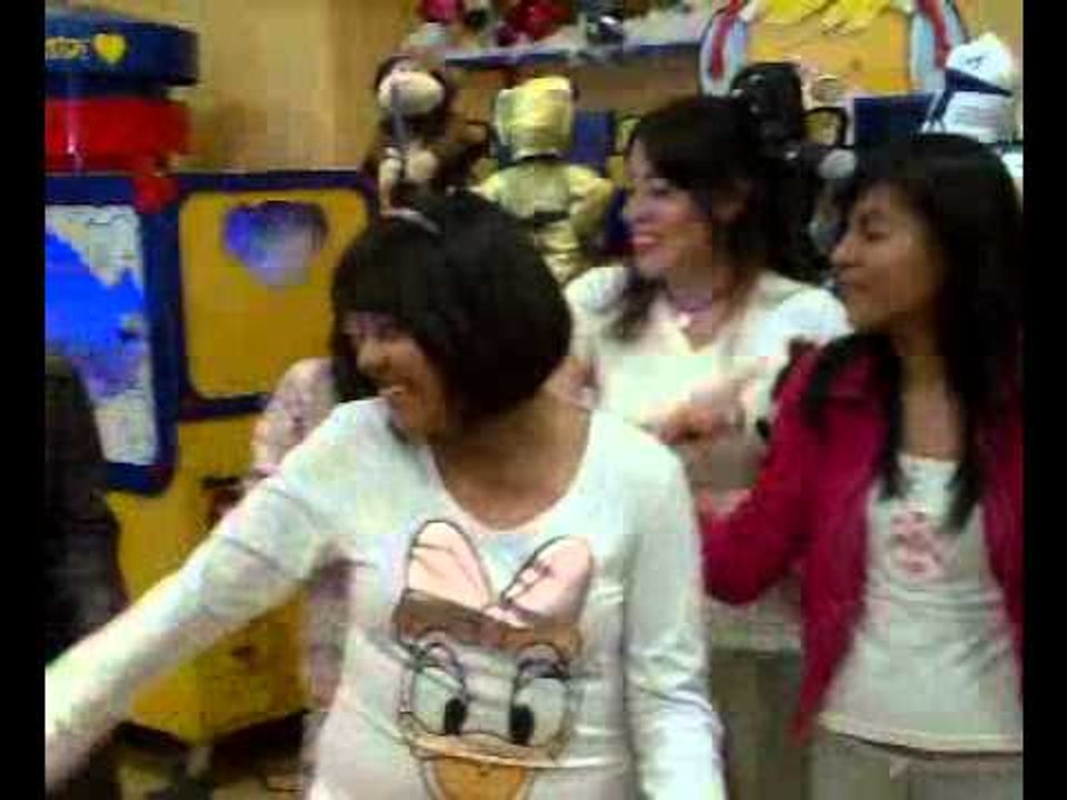 Qik - Bailando con Jot Dog by Gabriela  Ortiz