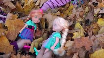 ELSA et ANNA, les tout-petits jouent à cache-cache ET avoir du plaisir dans la couleur rouille des feuilles!