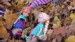 ELSA et ANNA, les tout-petits jouent à cache-cache ET avoir du plaisir dans la couleur rouille des feuilles!