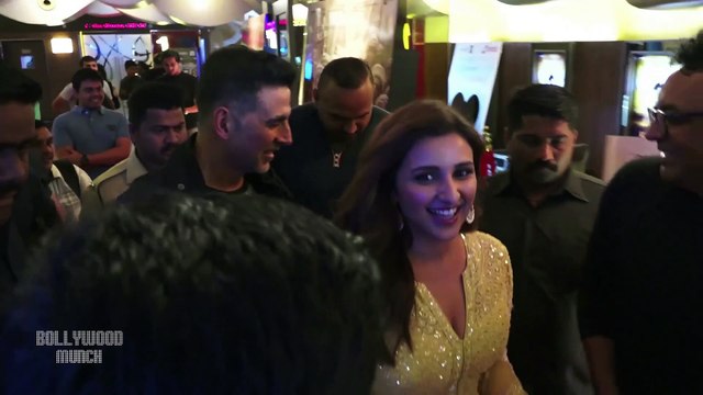 Akshay Kumar Makes FUN of Karan Johar in Front of Media At Kesari Press Conference