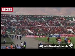 Invaden cancha en el Chiapas va Santos. Un policía fue herido