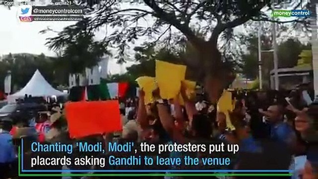 Several people raise 'pro-Modi' slogans, ask Rahul Gandhi to leave