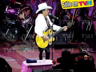Joan Sebastian sonrió, bailó y hasta coqueteó, pese a luchar contra el cáncer