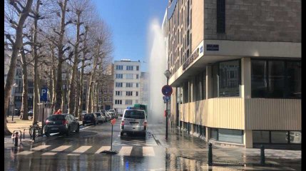 Énorme fuite d'eau à Bruxelles près de la rue Dansaert