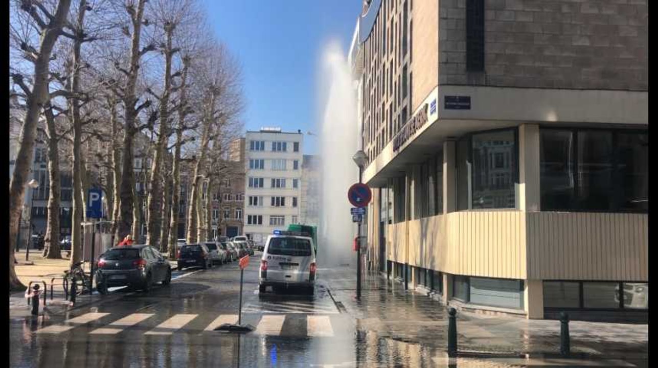 Énorme fuite d'eau à Bruxelles près de la rue Dansaert