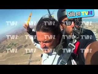 ¡Qué aventado! Arjona se tiró en paracaídas desde un avión
