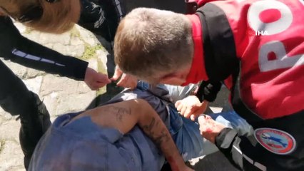Bıçaklanan gence ilk müdahaleyi yunus polisleri yaptı