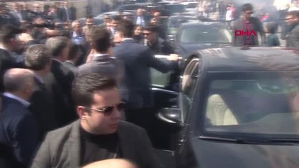 Binali Yıldırım Avcılar'da Esnafı ve Parti Stantlarını Ziyaret Etti