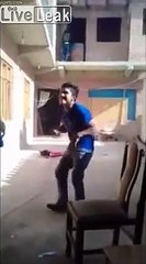 Elle trébuche.. du 1er étage !