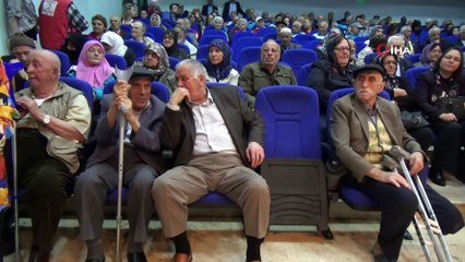 Yaşlılar gençlere taş çıkarttılar