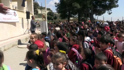 Suriye sınırındaki okula Beşiktaş forması dağıtıldı - HATAY
