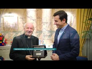 ERION VELIAJ I JEP «ÇELSIN» KLERIKUT KATOLIK - News, Lajme - Kanali 7