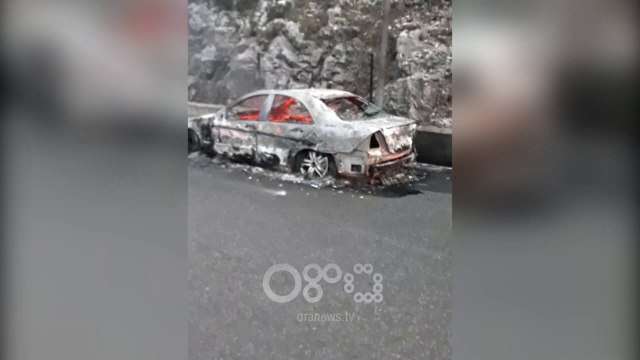 TV Ora - TV Ora siguron Videon, digjet makina në rrugën e kishës së Laçit