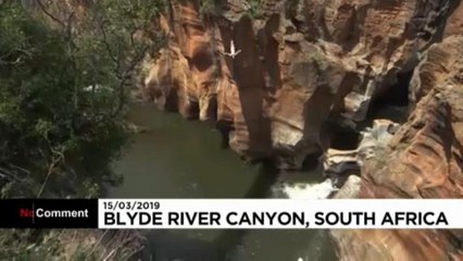 Champion cliff divers enjoy incredible South African scenery