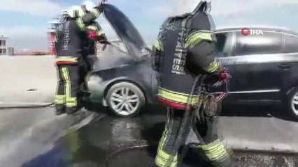 Seyir halindeki araç alev aldı