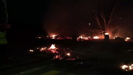 Le campement des Gilets jaunes du Gier en feu