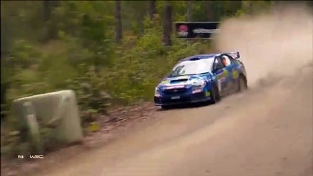 Un pilote de rallye se prend un ballot de paille : voiture détruite