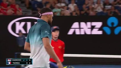 Tsonga réussi à contourner le filet dans les règles... joli