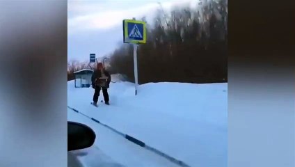 Skier avec un moteur à hélice dans le dos !