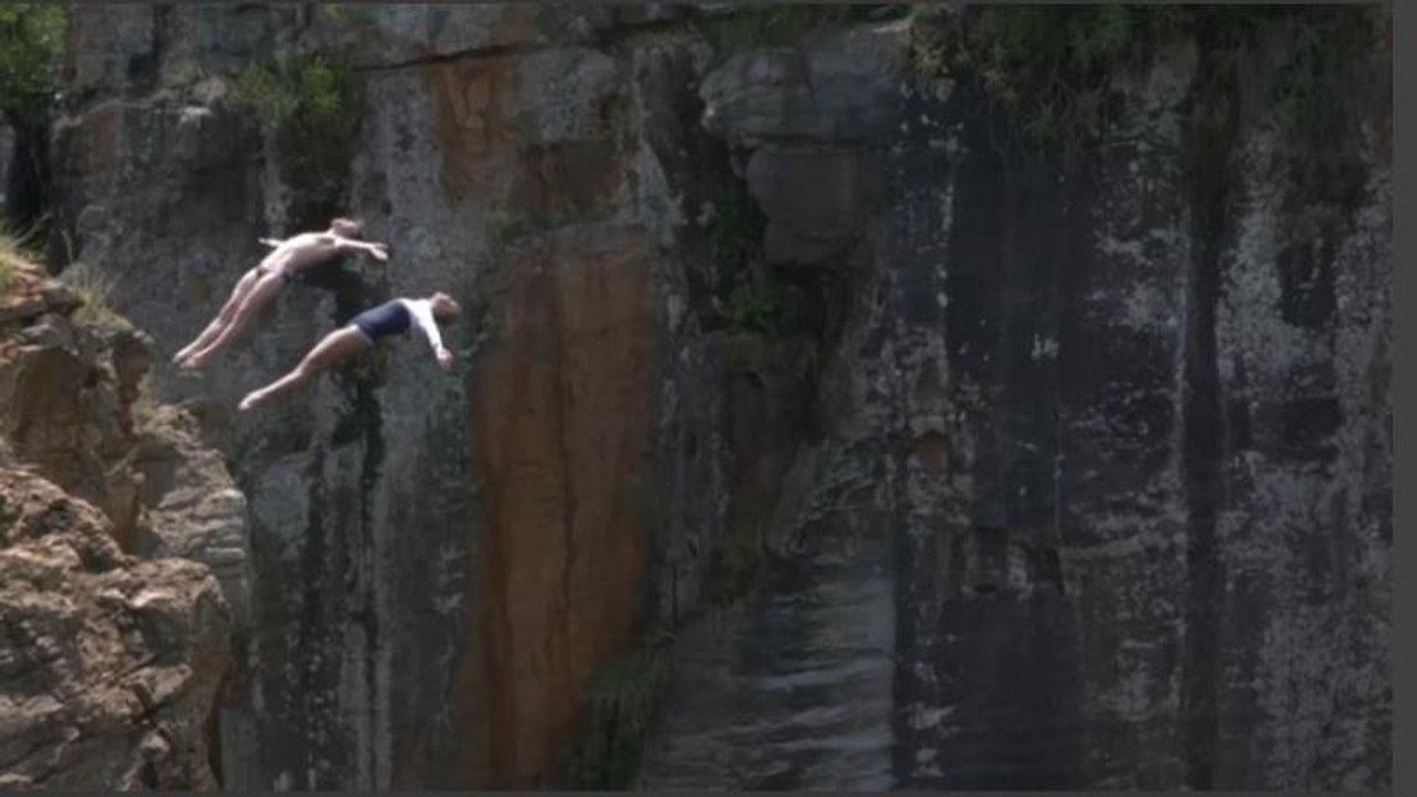 Cliff Diving im Blyde River Canyon in Südafrika