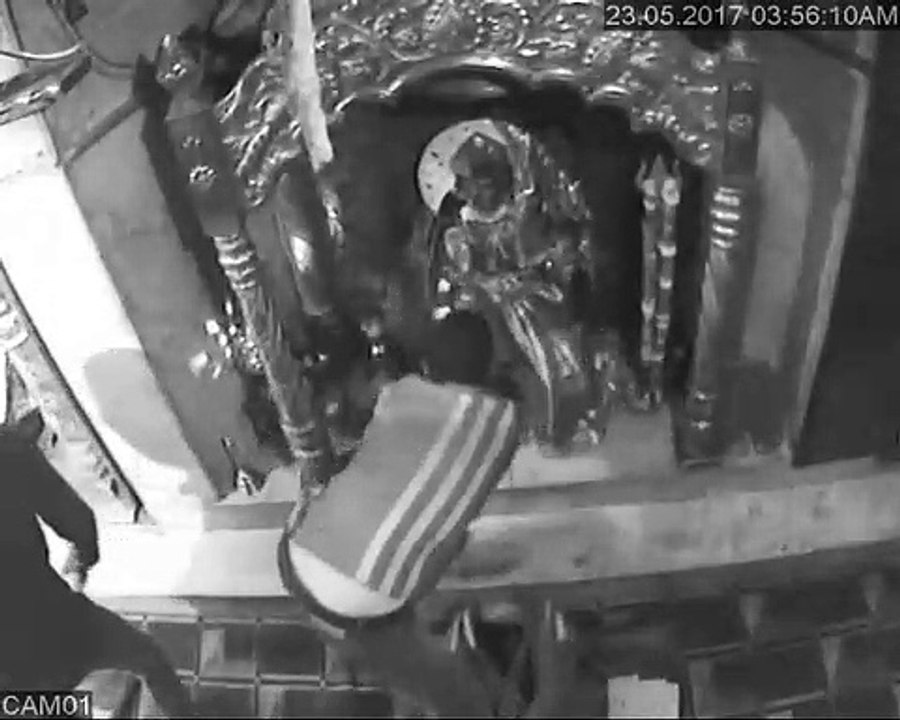 Theft in jangli devi mandir kanpur
