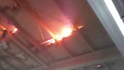 충북 보은 공장 화재‥고속도로서 차량 2대 불타 / YTN