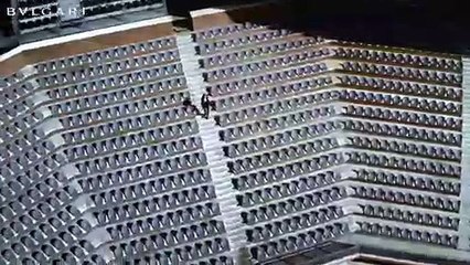 بيلا حديد مذهلة بمجوهرات B.Zero 1   في روما