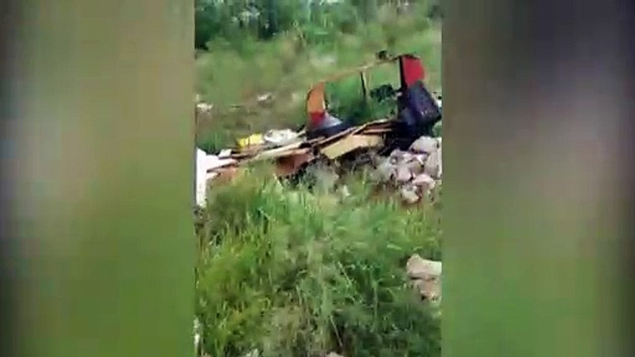 Moradora registra descarte de entulhos em vegetação no Interlagos