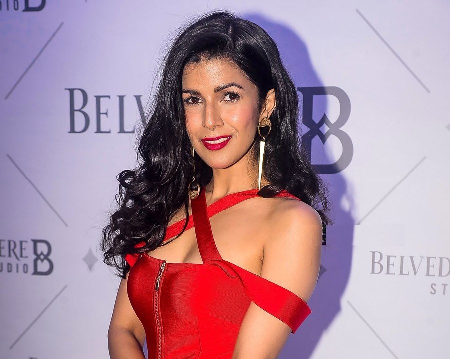 Nimrat Kaur Sexy Actress At Red Carpet of  Belvender Stodio
