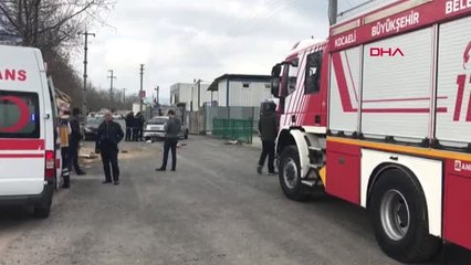 Kocaeli Otomobil Tabelaya Çarptı 2 Ölü