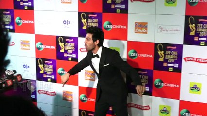 Media TEASES Kartik Aaryan For Sara Ali Khan's Love Aaj Kal 2 | Zee Cine Awards 2019