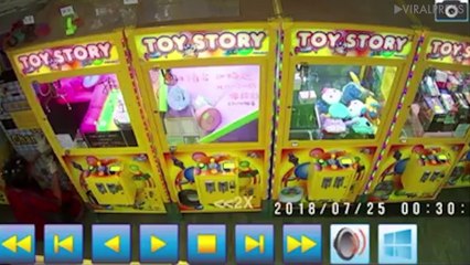 Thief Breaks Into Claw Grabber Game