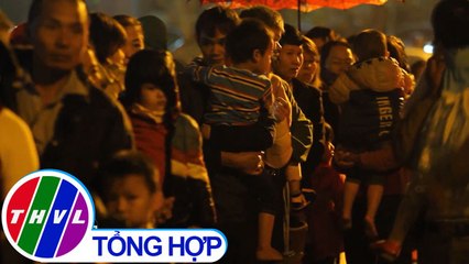 THVL | Phụ huynh ở Bắc Ninh đội mưa đưa con đi xét nghiệm sán lợn