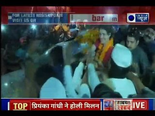 Télécharger la video: Lok Sabha Elections 2019: Priyanka Gandhi Enter In Kashi Vishwanath Mandir; प्रियंका गांधी, काशी