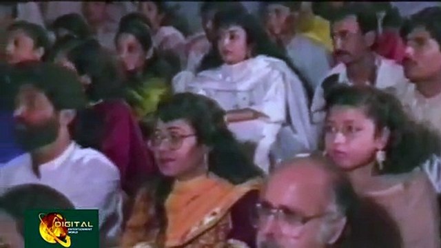Ishaq Mein Hum Tumhain Kia Batayen - Attaullah Khan Esakhelvi HD Video