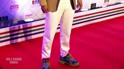 UNCUT - IQA Awards  International Quality Awards  kareena kapoor, Sunil Grover, Vikas Gupta