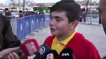 Cumhurbaşkanı Erdoğan’a Sahnede Sarılan Emirhan O Anları Anlattı