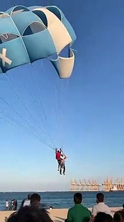 SCARY - Khor fakkan beach Sharjah UAE Paragliding
