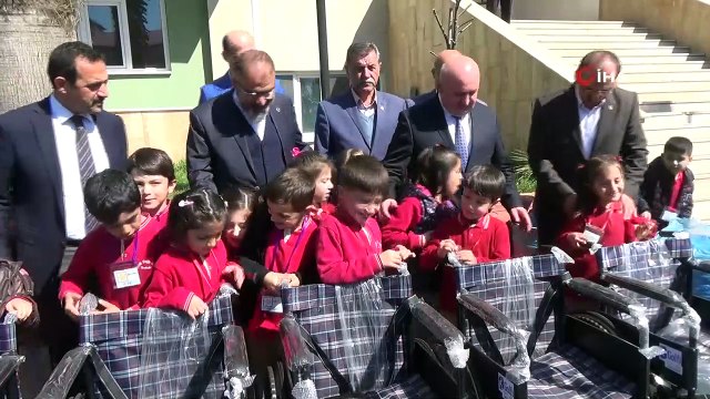 Çocukların topladığı mavi kapaklar engellilere umut oldu