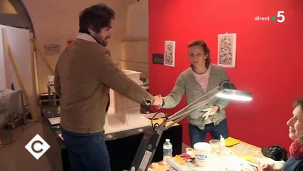 Gilets jaunes : Après les dégâts dans l'Arc de Triomphe, "C à vous" est allé à la rencontre des restaurateurs, et le travail est considérable ! Vidéo