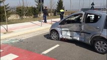Report TV - Aksident Korçë, po udhëtonte me të bijën, përplasen me makinë