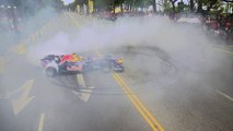 Exhibición de Jaime Alguersuari con un F1 en Santo Domingo